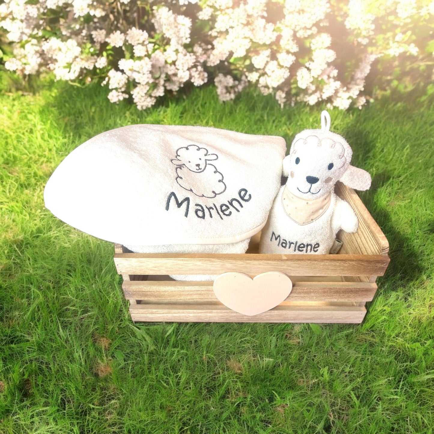 Kapuzenhandtuch 100x100cm und Waschhandschuh Set mit Name aufgestickt Schaf Flocke Sterntaler