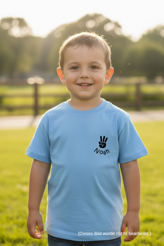 Young wild & three T-Shirt zum 3. Geburtstag mit Name personalisiert, schwarz oder hellblau