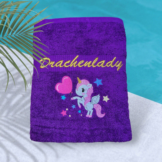 Handtuch mit Einhorn und Name bestickt