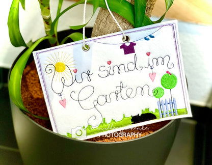 Gartenschild Wir sind... - Schild aus Filzstoff, bestickt, Sommer, Sonne, Garten