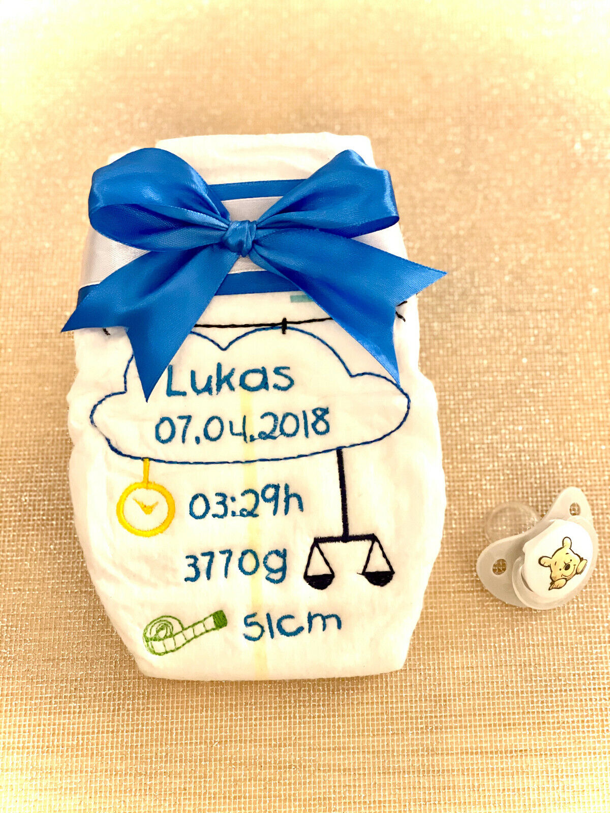 Bestickte Windel mit Name und Geburtsdaten, Geschenk zur Geburt