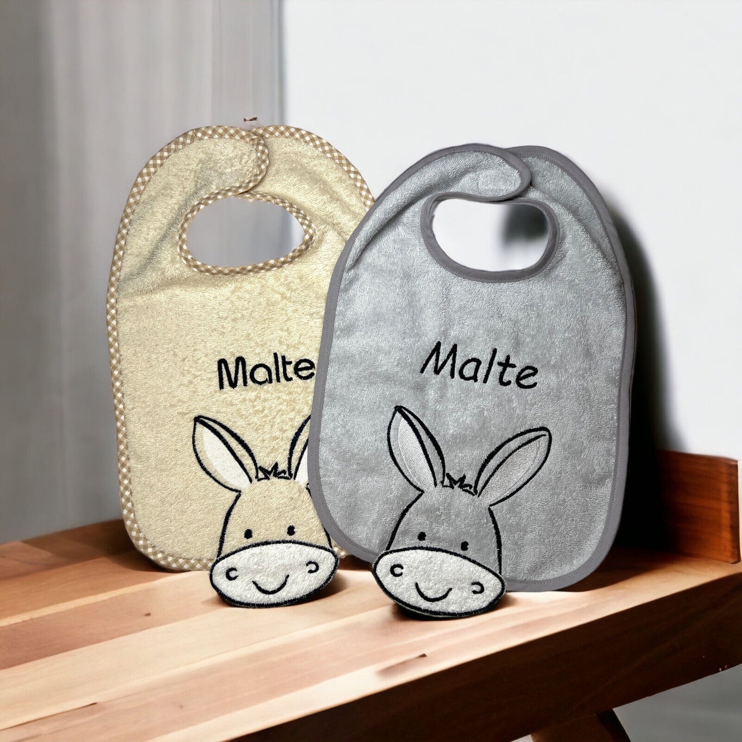 Lätzchen mit Name, Esel, grau oder beige Babylatz, Geschenk fürs Baby