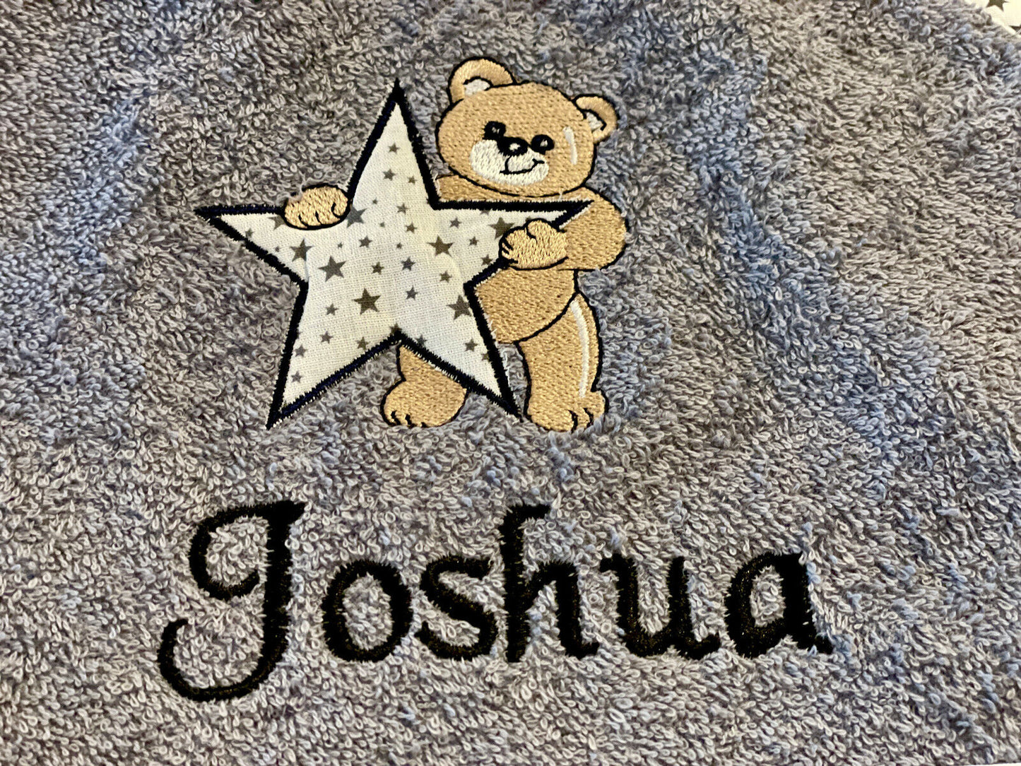 Kapuzenhandtuch mit Name und Motiv bestickt 100x100 cm, Baby Geschenk