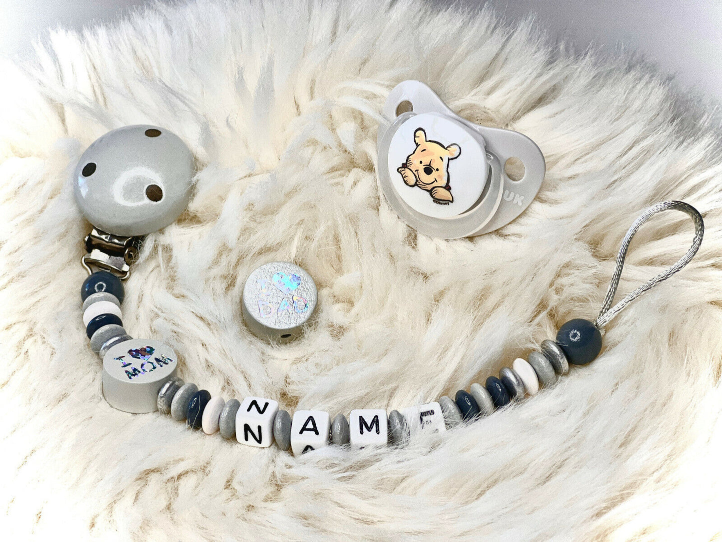 Schnullerkette mit Namen, "I love Mom and Dad", Geschenk fürs Baby zur Geburt