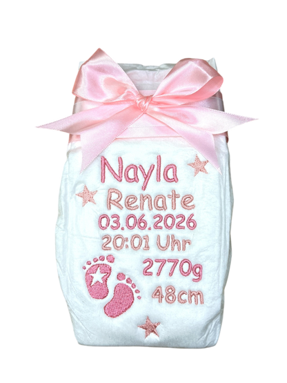Bestickte Windel mit Name und Geburtsdaten, Sterne und Füße, Geschenk zur Geburt