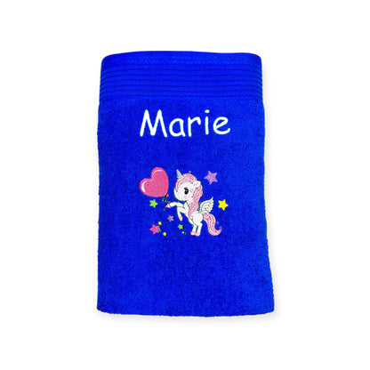 Handtuch mit Einhorn und Name bestickt