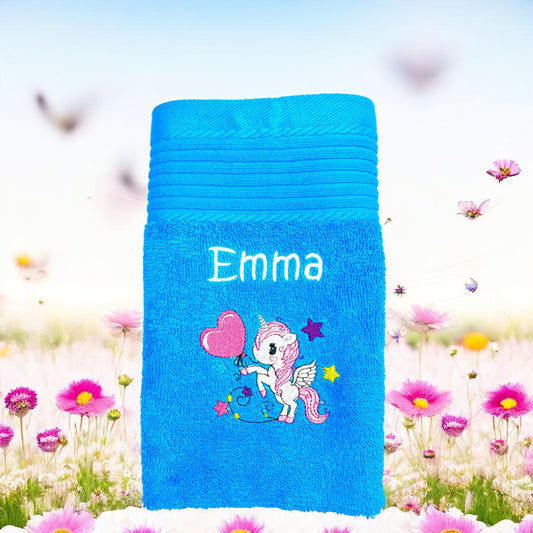 Handtuch mit Einhorn und Name bestickt