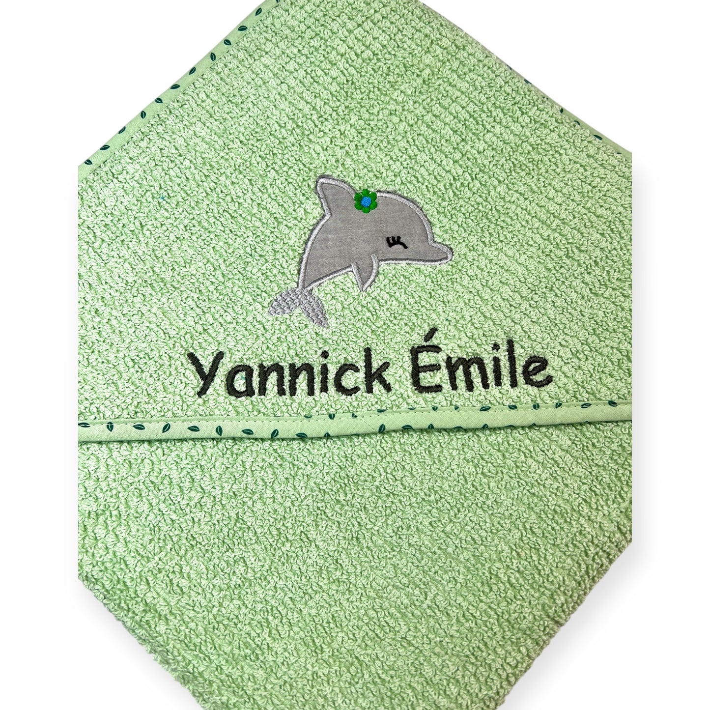 Kapuzenhandtuch mit Delfin und Name bestickt, Biobaumwolle, 100x100 cm, verschiedene Farben