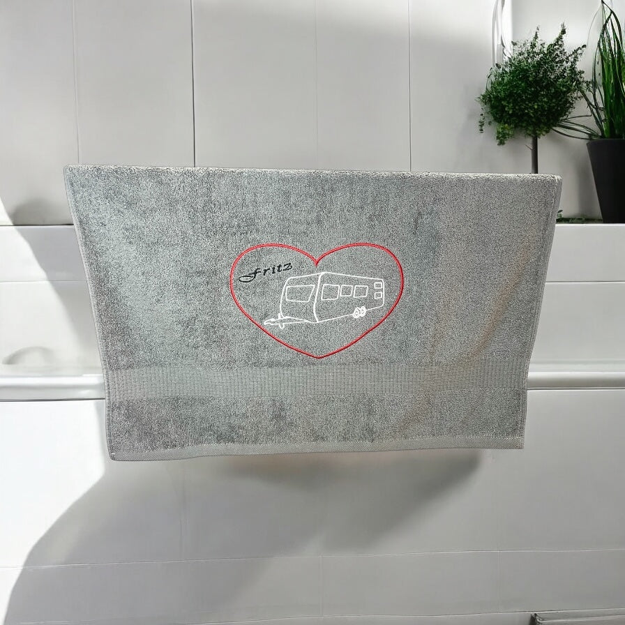 Wohnwagen mit Herz Handtuch mit Name bestickt, Duschtuch, Urlaub, Strand