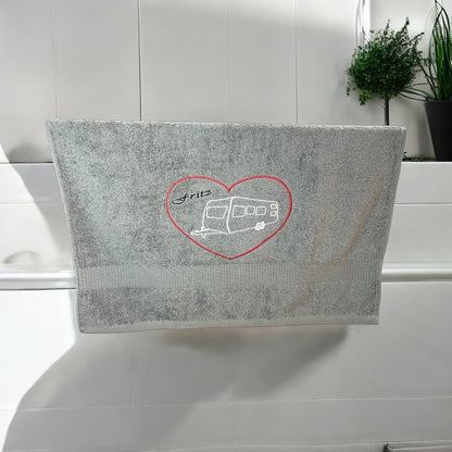 Wohnwagen mit Herz Handtuch mit Name bestickt, Duschtuch, Urlaub, Strand