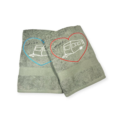 Wohnwagen mit Herz Handtuch mit Name bestickt, Duschtuch, Urlaub, Strand