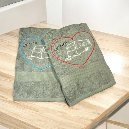 Wohnwagen mit Herz Handtuch mit Name bestickt, Duschtuch, Urlaub, Strand