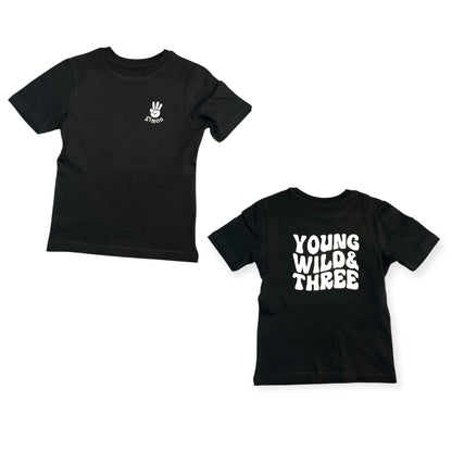 Young wild & three T-Shirt zum 3. Geburtstag mit Name personalisiert, schwarz