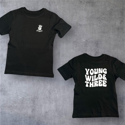 Young wild & three T-Shirt zum 3. Geburtstag mit Name personalisiert, schwarz oder hellblau