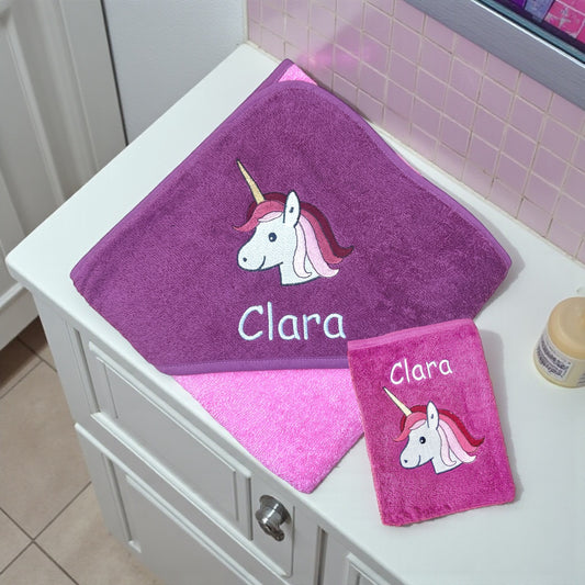 Geschenkset Kapuzenhandtuch 100x100 cm und Waschlappen, Set in pink/mauve mit Name und Einhorn-Motiv, Geschenk zur Geburt