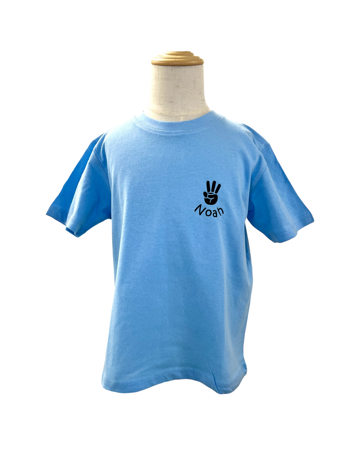 Young wild & three T-Shirt zum 3. Geburtstag mit Name personalisiert, schwarz oder hellblau