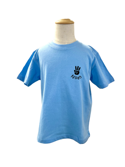 Young wild & three T-Shirt zum 3. Geburtstag mit Name personalisiert, schwarz oder hellblau