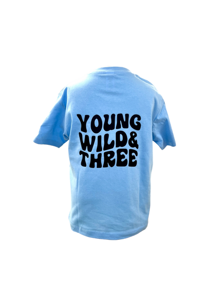 Young wild & three T-Shirt zum 3. Geburtstag mit Name personalisiert, schwarz oder hellblau