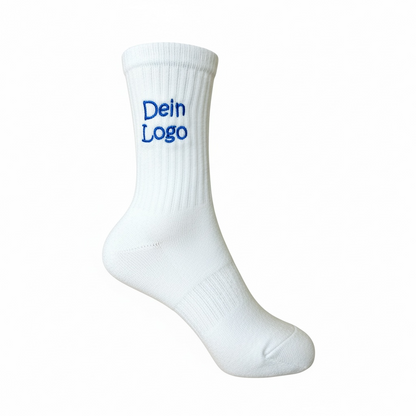 Weiße Sportsocken mit individueller Bestickung – Individuelles Geschenk, Tennissocken, Vereinssocken & Firmensocken